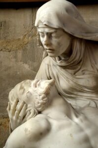 Motyw cierpienia w literaturze – przykłady i interpretacje