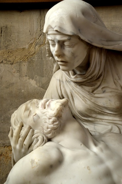 Motyw cierpienia w literaturze – przykłady i interpretacje