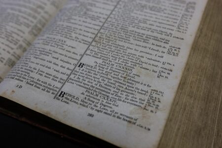 Jak poprawnie cytować i analizować kontekst