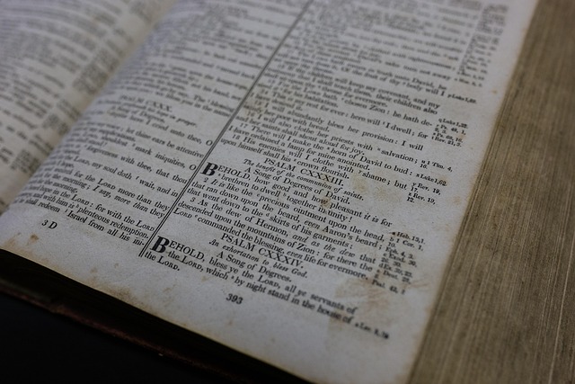 Jak poprawnie cytować i analizować kontekst