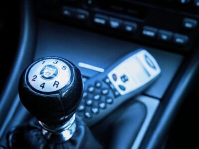 Fizyka w codzienności – od telefonu po samochód