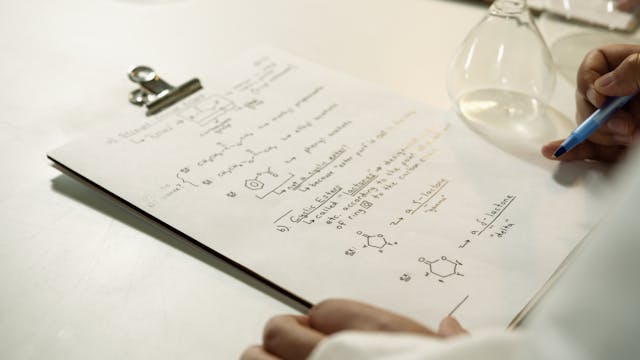 Jak zapamiętać równania chemiczne przed egzaminem