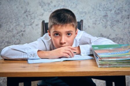 Dziecko boi się matematyki – jak odbudować jego pewność siebie