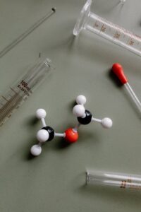 Reakcje utleniania i redukcji – równania i przykłady