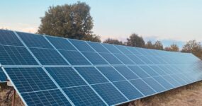 Energia odnawialna – panele słoneczne i wiatraki