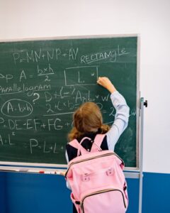 Kiedy warto zapisać dziecko na korepetycje z matematyki