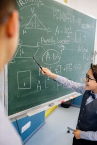 Matematyka rozszerzona – jak zacząć naukę latem